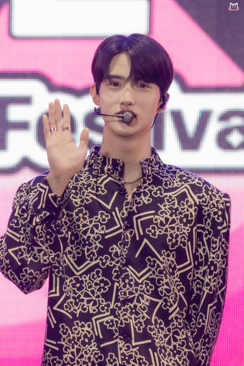 H0ris10's tweet photo. 221003 더케이 스테이지 케이팝
여원 💜

#펜타곤 #pentagon #여원 #yeoone https://t.co/XfTnccMfpy