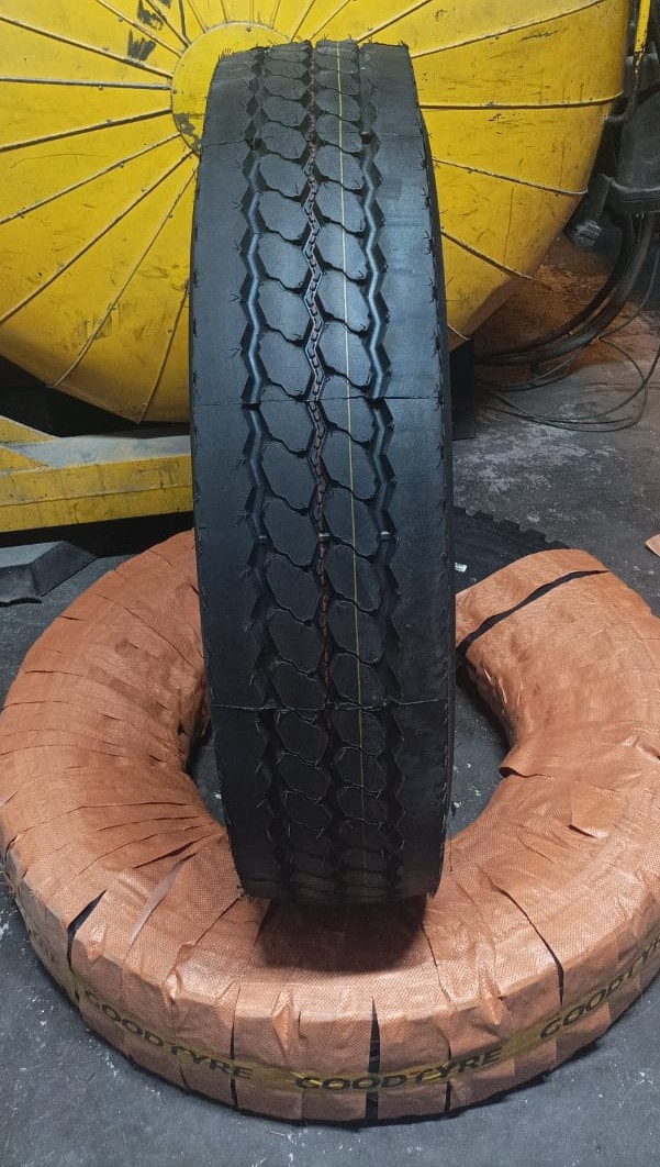 elshqeirat's tweet photo. Get your truck tyre 1200R24-20PR GOODTYRE brand with 2 years warranty.

#tyres 
#trucktyres
#اطارات 
#اطارات_الامارات https://t.co/eGbphdwGKQ