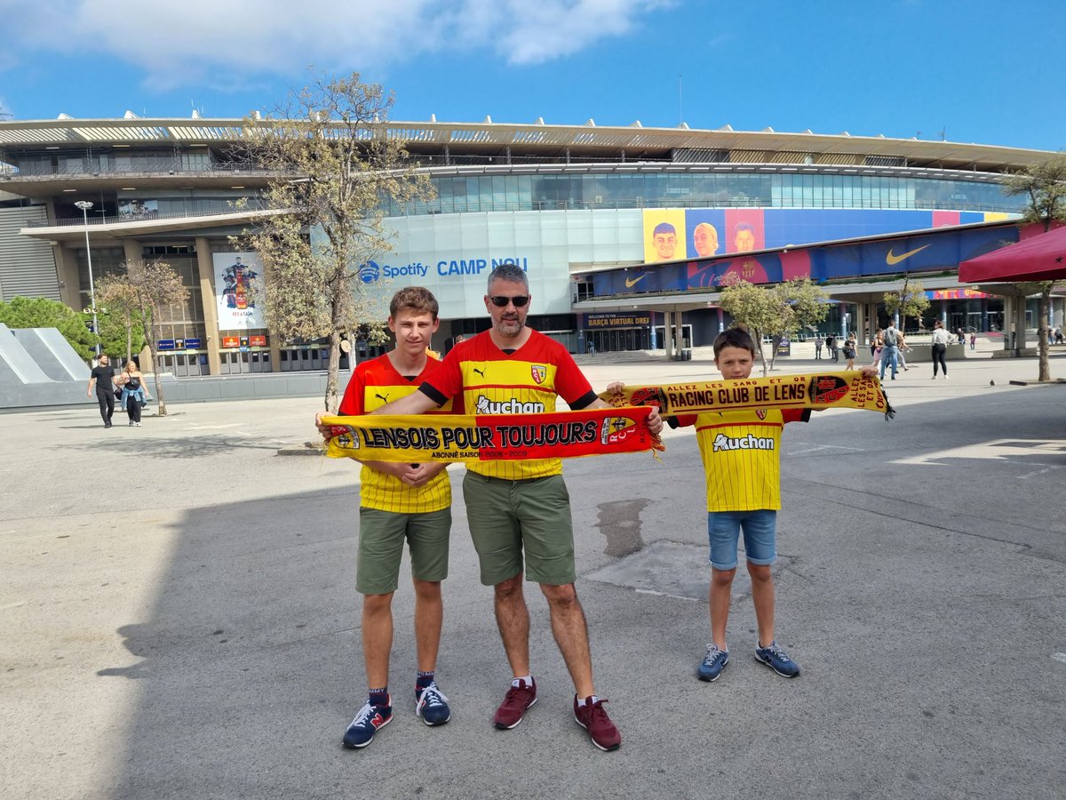 Tonyss62's tweet photo. @RCLens le nord est lensois à barcelone.
Allez LENS !!!!
On est avec vous. https://t.co/zpSVIg14aW