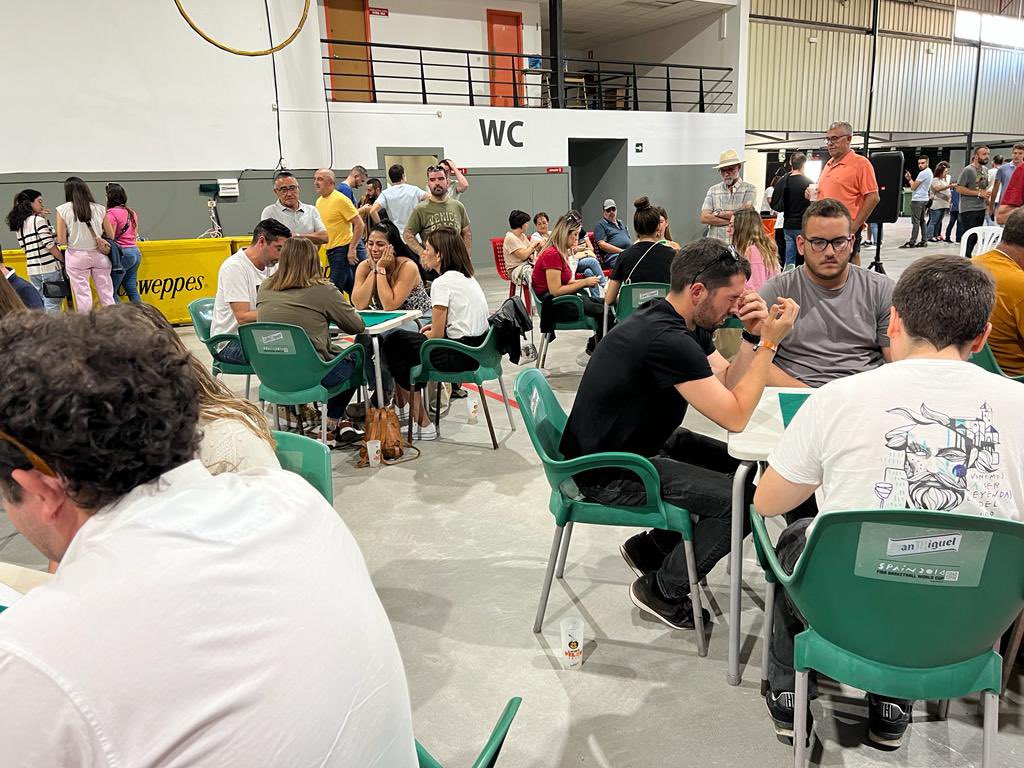 FiestasDelPilar's tweet photo. Vamos a por el Torneo de Guiñote y Parchís #PilarFraga2022!!!!!! 🧡🤍🧡🤍#prepilar #torneoguiñote #torneoparchis #peñafragatina #pilarfraga2022 #fiestasdelpilar #fraga #huesca #del11al16deoctubre https://t.co/CkRYaqD7Y0