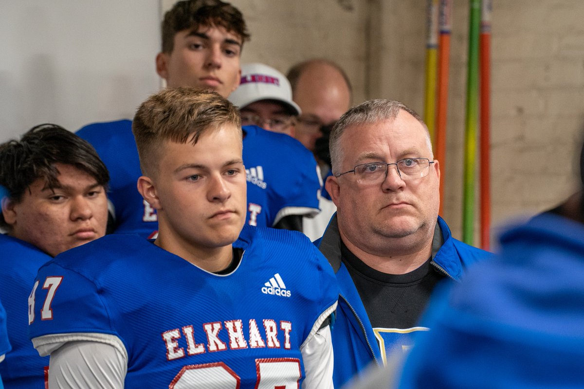 ElkhartNight's tweet photo. Elkhart Lions maul Marian 35-0 on Senior night!   Set: 5 @ElkhartLionsFB @ElkhartHSSports @ElkhartClub @CoachCurry213 @Fbtcoach @coachsaintlouis @ElkhartLions @hockeypimp17 @BallCoachMiller #PTP https://t.co/zeVr6Wd69Q