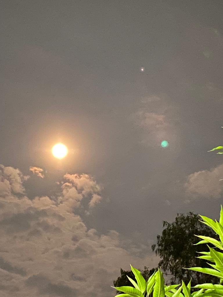 teteishq's tweet photo. #moonforjoon https://t.co/64JsbnmluM