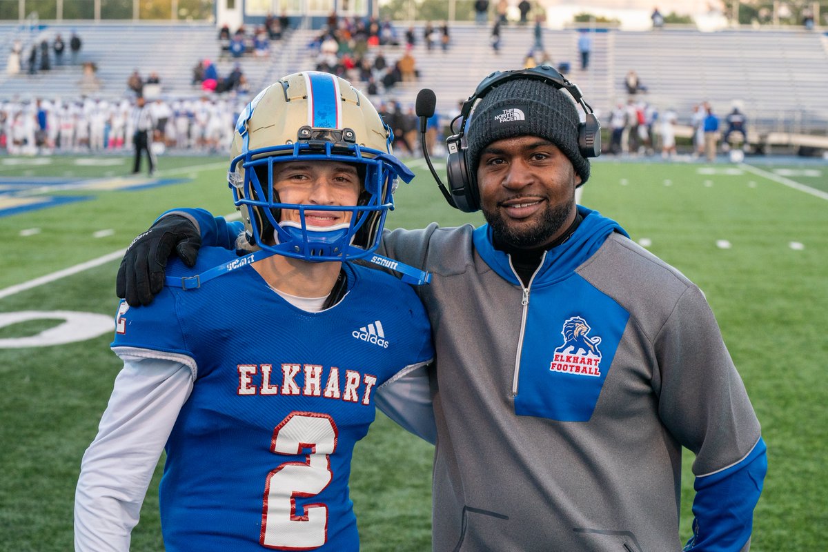 ElkhartNight's tweet photo. Elkhart Lions maul Marian 35-0 on Senior night!   Set: 6 @ElkhartLionsFB @ElkhartHSSports @ElkhartClub @CoachCurry213 @Fbtcoach @coachsaintlouis @ElkhartLions @hockeypimp17 @BallCoachMiller #PTP https://t.co/gRHZTQYMw6