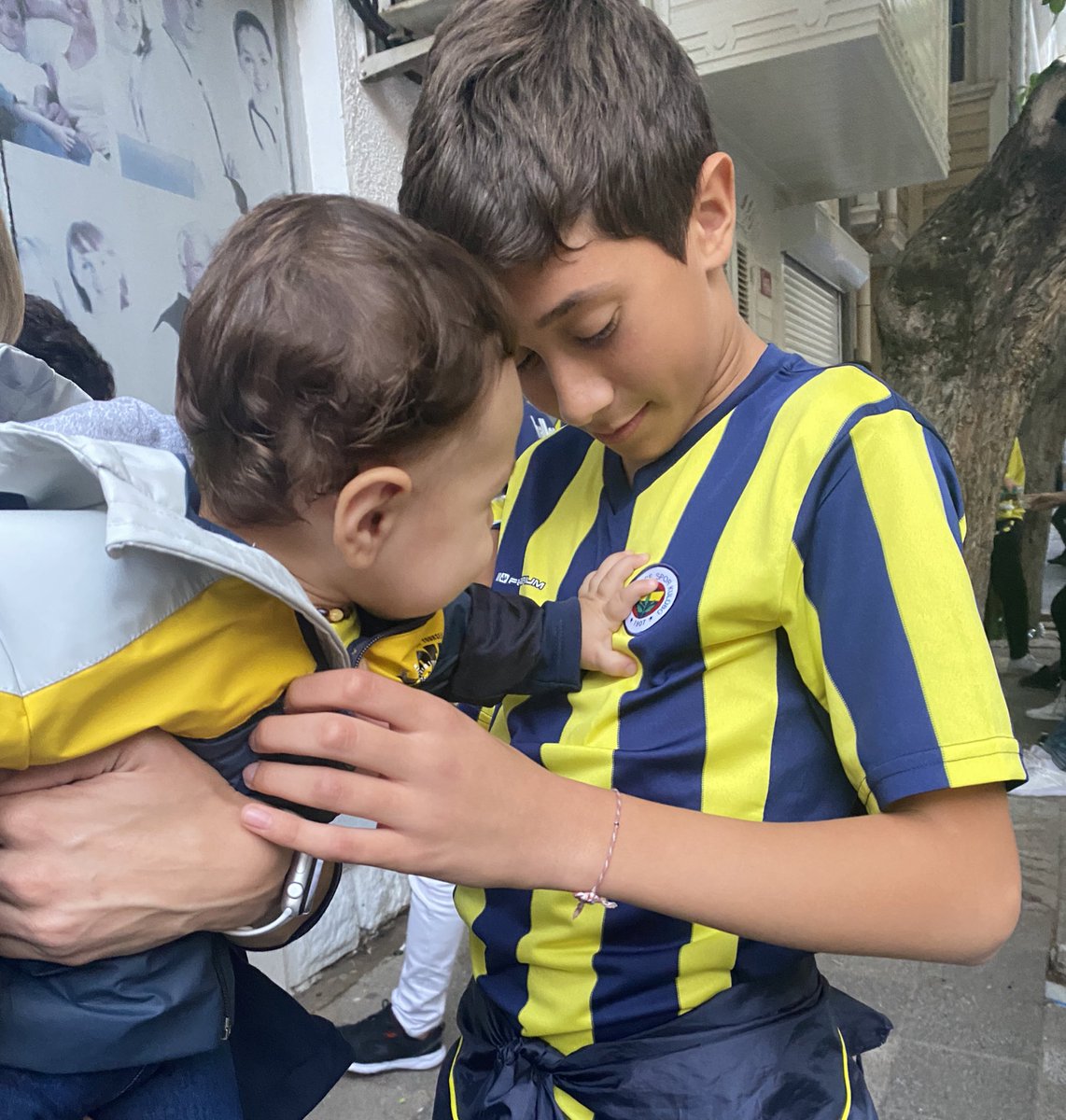 Küçük bir çocukken büyülendim heybetinden…