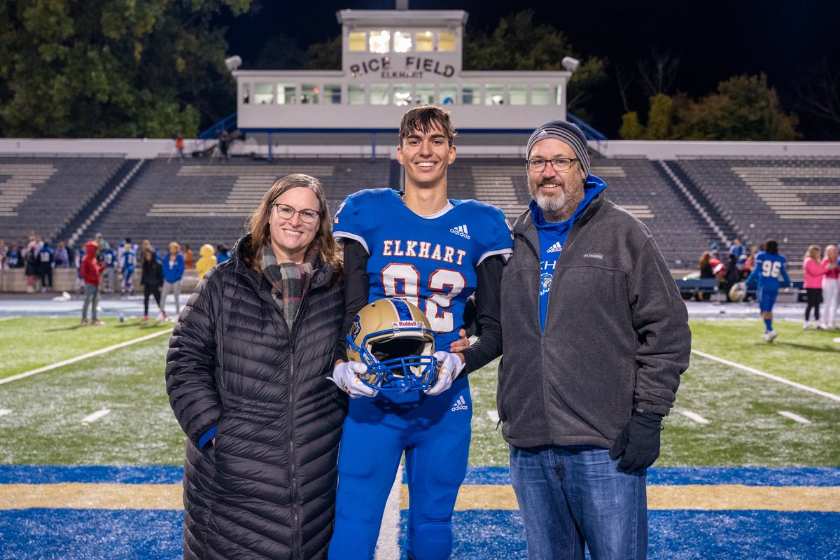 ElkhartNight's tweet photo. Elkhart Lions maul Marian 35-0 on Senior night!   Set: 17 @ElkhartLionsFB @ElkhartHSSports @ElkhartClub @CoachCurry213 @Fbtcoach @coachsaintlouis @ElkhartLions @hockeypimp17 @BallCoachMiller #PTP https://t.co/tst9dM6efU
