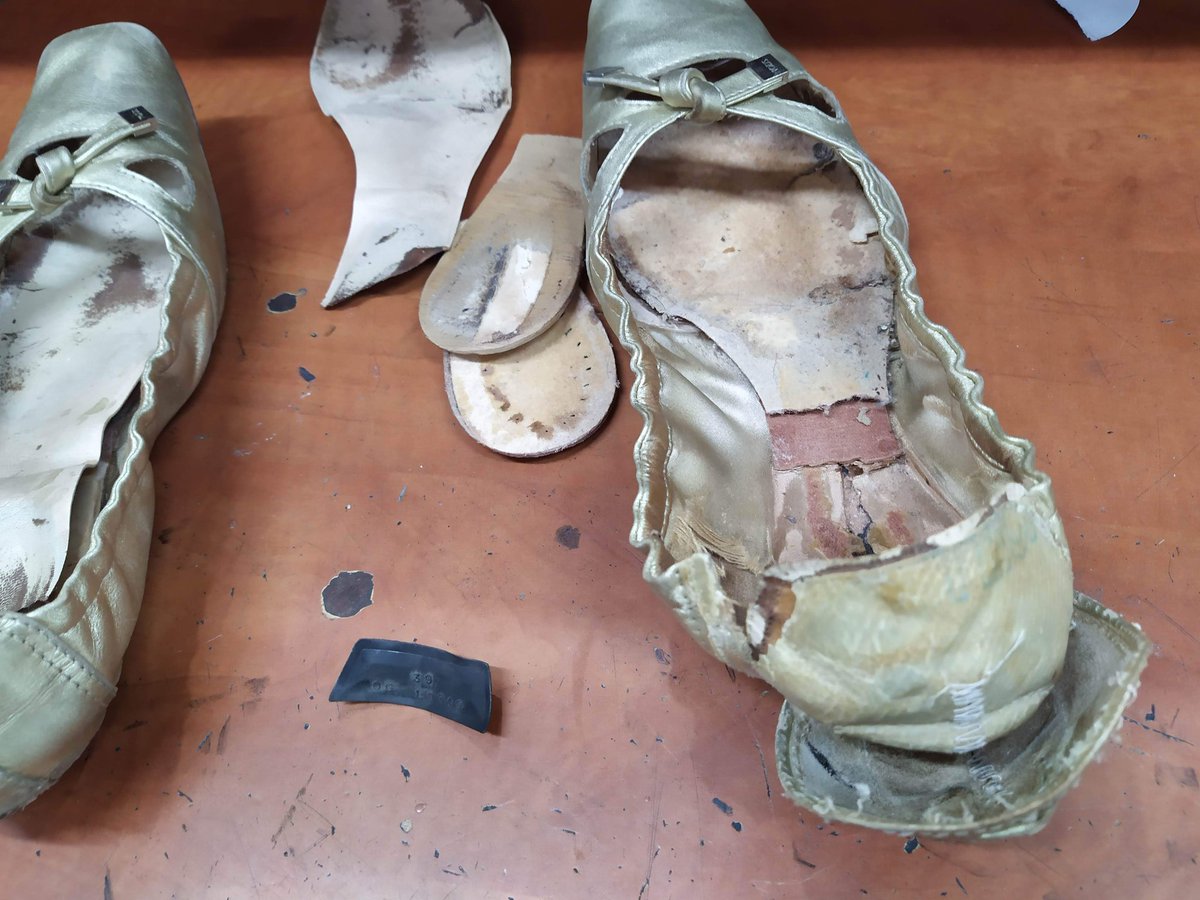 mgsandals's tweet image. Μία πελάτισσα πολύ απαιτητική, μία πανάκριβη μπαλαρίνα καταστραμμένη τελείως πώς μου το φέρε πώς το παρέδωσα