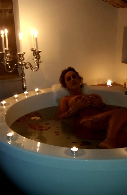 Sara Piras’s pics and videos