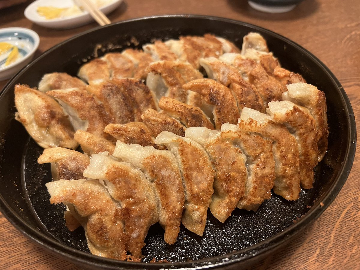 ccafe_breadcafe's tweet photo. 今日の夜ご飯は鉄なべ🥟餃子🥟
初めて食べたけどこのパリパリ感は初めてだった👏#鉄なべ #飯テロ #食欲の秋 #餃子 #夜飯 #福岡 #名物 #YouTube #ccafe https://t.co/j78gvxaCVK