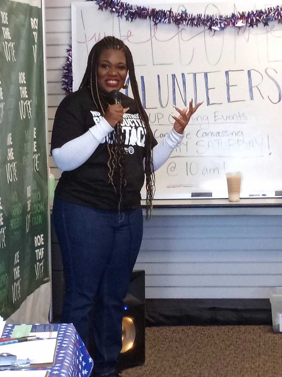 MadamPac's tweet photo. Thank you, @RepCori for stopping in Clay County, Gladstone,  Missouri to help elect more state candidates for office!!  Register to vote now until October 12, 2022!

#electblackwomen #votenove8 https://t.co/vQP1LXcHKL