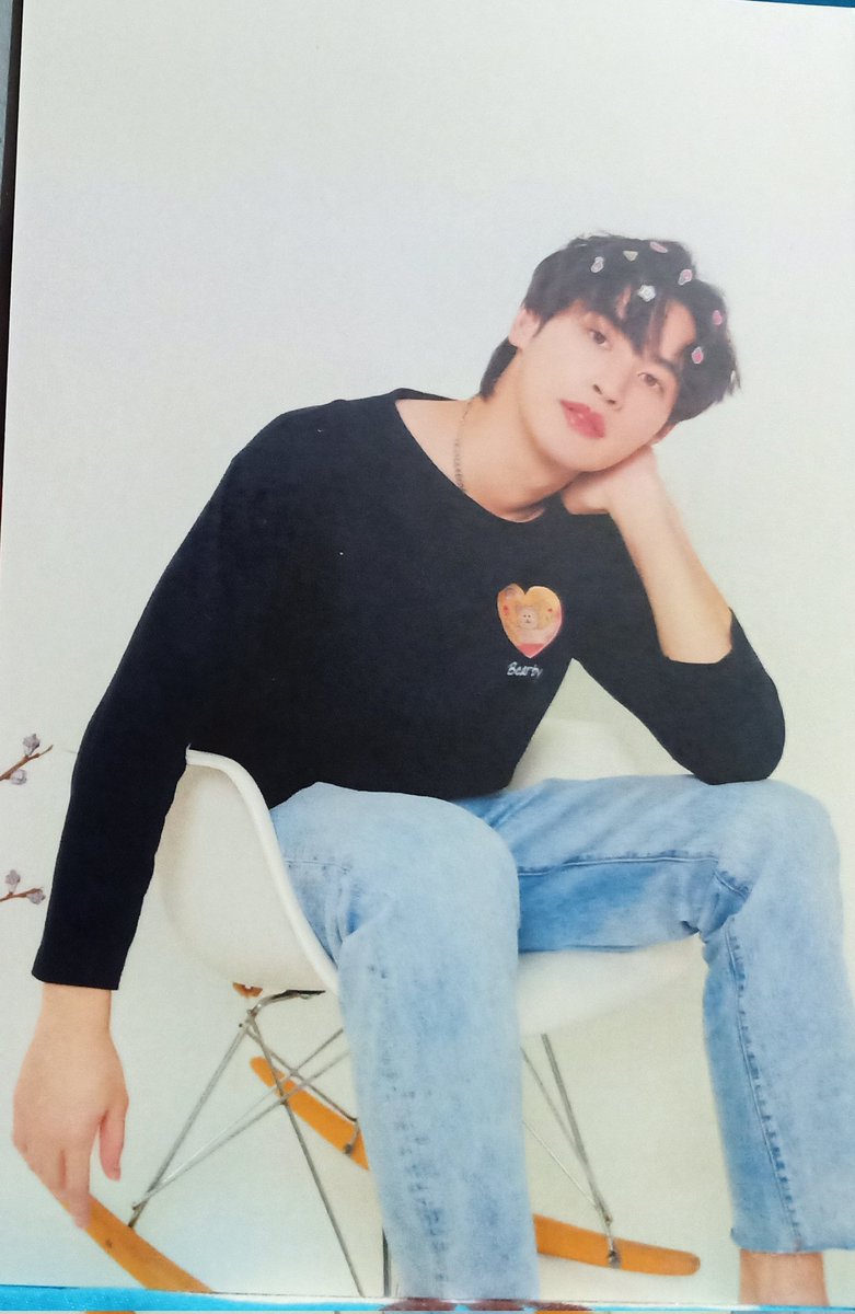 Jhajar1989's tweet photo. ปล่อยของสะสมน้าา 
🥰ปล่อยการ์ดเก้า พร้อมลายเซ็นสด  ใบละ 2,000 บาท / ไม่มีลายเซ็น 1,000 บาท
🥳ปล่อยการ์ดอัพ ไม่มีลายเซ็น ใบละ 1,000 บาท ค่าส่ง 50 บาท 🙏สนใจ DM. นะคะ
#KSEEMUPtothesky
#ตลาดนัดเก้าอัพ
#ตลาดนัดกั๊พอ้าว
#uppoompat
#นับสิบจะจูบ
#number_9th
#งุ้งงิ้งๆของนพเก้า https://t.co/xAA2qEuYa7