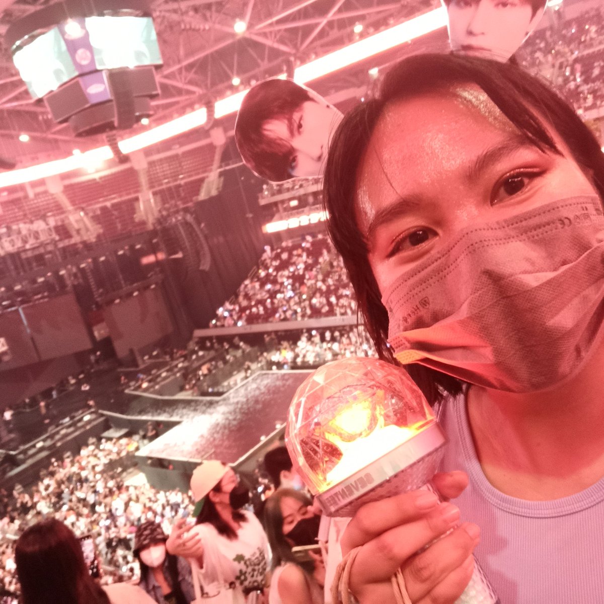 reserivera's tweet photo. heh thank you @pledis_17 #BeTSinMANILA https://t.co/iXc4N8ZtHV