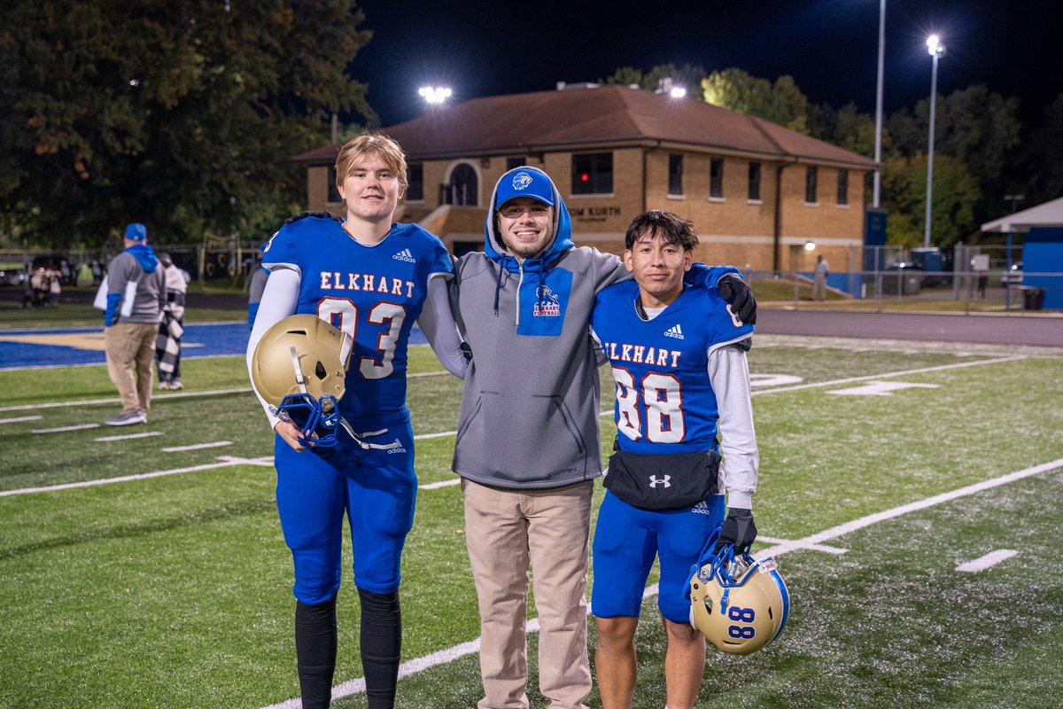 ElkhartNight's tweet photo. Elkhart Lions maul Marian 35-0 on Senior night!   Set: 15 @ElkhartLionsFB @ElkhartHSSports @ElkhartClub @CoachCurry213 @Fbtcoach @coachsaintlouis @ElkhartLions @hockeypimp17 @BallCoachMiller #PTP https://t.co/urP3IoKZ7r