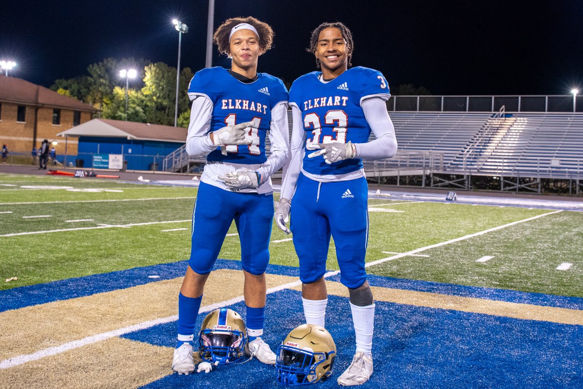 ElkhartNight's tweet photo. Elkhart Lions maul Marian 35-0 on Senior night!   Set: 18 @ElkhartLionsFB @ElkhartHSSports @ElkhartClub @CoachCurry213 @Fbtcoach @coachsaintlouis @ElkhartLions @hockeypimp17 @BallCoachMiller #PTP https://t.co/0iUooS8uDZ