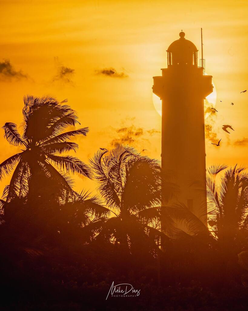 mikediazphotomx's tweet photo. El histórico faro del puerto de Progreso recibiendo el sol al amanecer.
.
.
.
#nikonmx #nikonistasmexico #nikonphotography #nikonistasdelsureste #visityucatan #yucatanturismo #yucatanescolor #365díasenYucatán #visitprogreso #natgeoyourshot #yourshotphoto… https://t.co/2c8RxXeC35 https://t.co/PreZgMeBUf