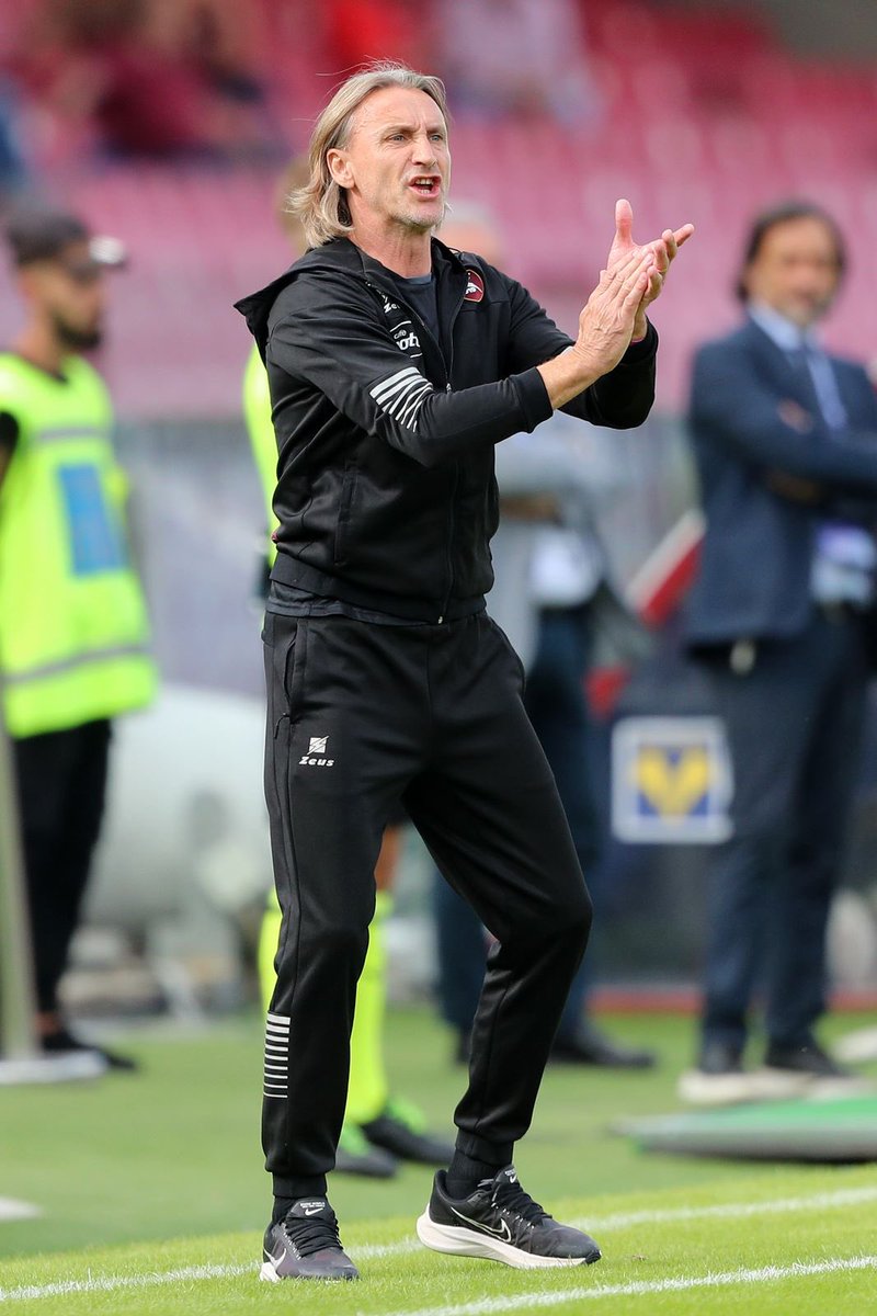 DavideNicolaOff's tweet photo. Per i nostri fantastici tifosi. 

Avanti così, #semprealmassimo con questo entusiasmo…!

#macteanimo #salernitanaverona https://t.co/SwWgyPoaKZ