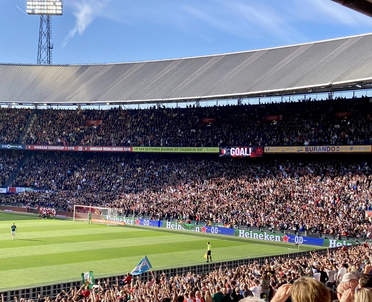 ⚽️Vanmiddag mee met onze adviseur voetbal; goed inkijkje gekregen in wat er achter de schermen aan maatregelen worden getroffen om de wedstrijd veilig en gezellig te laten verlopen. En gezellig was het zeker met een winst van 2-0 voor Feyenoord en een heerlijke zonnetje ☀️.