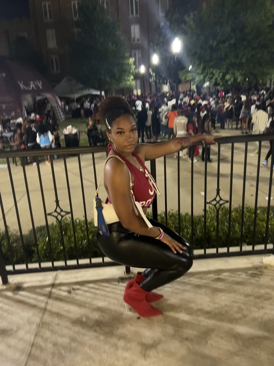 Ay_si_A's tweet photo. bama girls do it best ❤️ https://t.co/DO7IebgI5Z