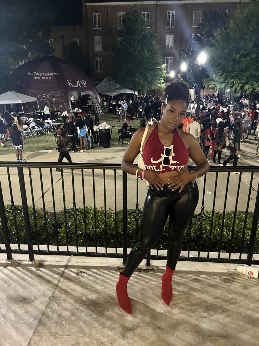Ay_si_A's tweet photo. bama girls do it best ❤️ https://t.co/DO7IebgI5Z