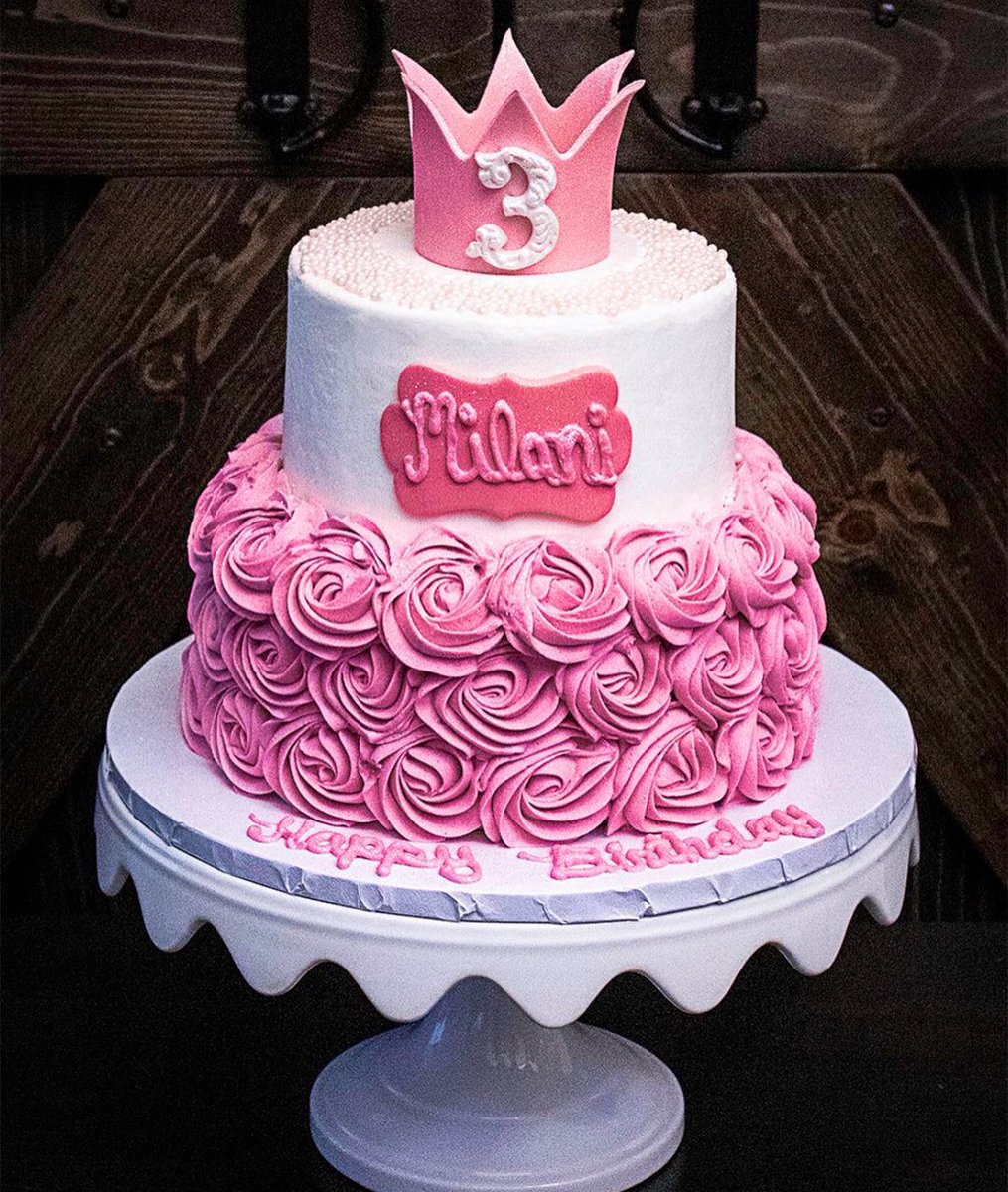 Oh to be a #princess and get a #yummy cake too! 🤩 <a href="/WeAreCakeLLC/">We Are Cake</a>
#customcakes #customcake #cake #cakeinstagram #cakedecorating #cakesofinstagram 
#cakes 
#birthday #birthdaycake instagram.com/wearecakehv?ig…