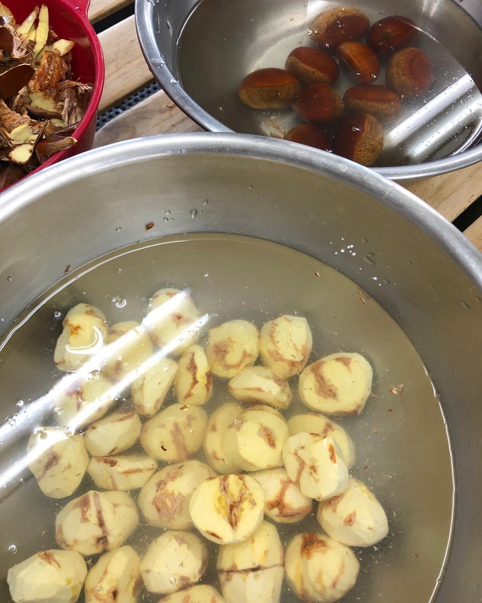 abe18997433's tweet photo. 栗名月の頃の栗🌰ごはん
出汁をきかせて
弁慶と抱き合わせ

#志幡
#酒田市
#日本料理
#山居倉庫
#テイクアウト
#弁当
#山形県
#人参の飾り切り　
#食の都庄内
#庄内たび https://t.co/TIZmPKd8SM