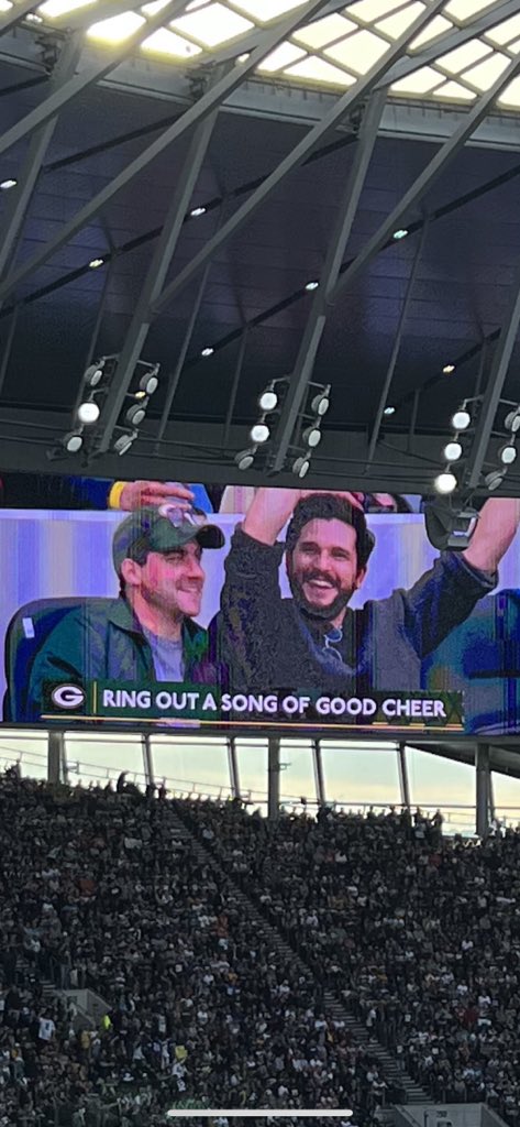 cdelgado10's tweet image. LMAO Kit Harrington being utterly confused during Roll Out the Barrel. Just smile and wave Kit, we know it’s a weird song.