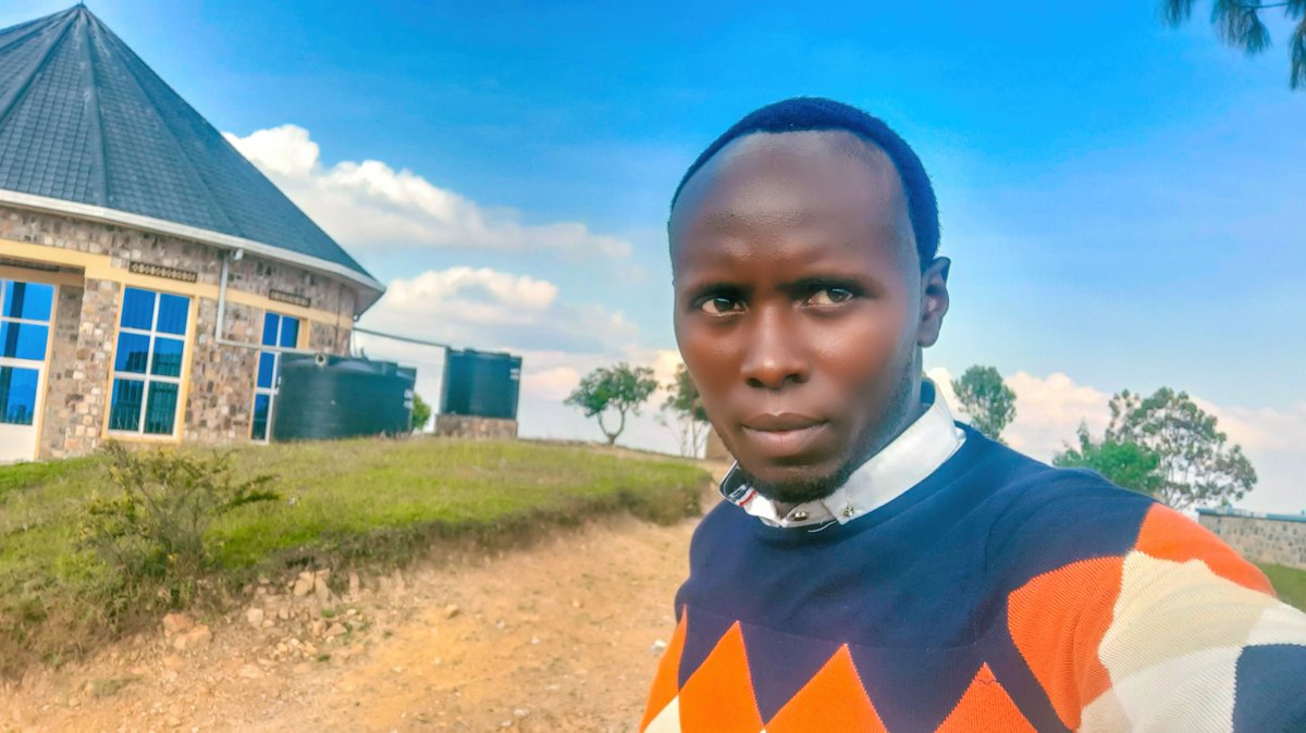 JustinNsengima's tweet photo. Kera i #KINGOGO cyahoze ari agahugu kayoborwaga n'abami b'abazigaba n'abasinga nkuko no mutundi turere hahoze hayoborwa n'abami bimiryango (Abahinza).hitwaga i #BUGAMBA ingoma y'ingabe yabo i kitwa #SIMUGOMWA @NgororeroDistr @gatjmv @IngabireIm @SadateMunyakazi @IntekoyUmuco https://t.co/rbWpMK9jw0