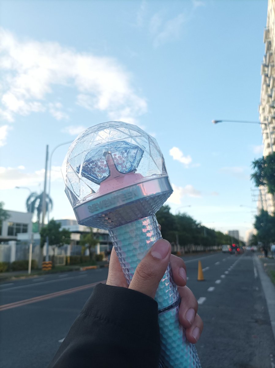 dk_4_aj131's tweet photo. 💎another day to remember 10.08.22💎 
i'm just so happy that our boys was able to enjoy the 2 days concert hihi 💙🤍

DAY 1: TEAM CONCERT 
DAY 2: TEAM LABAS https://t.co/dpAIGc3hPC