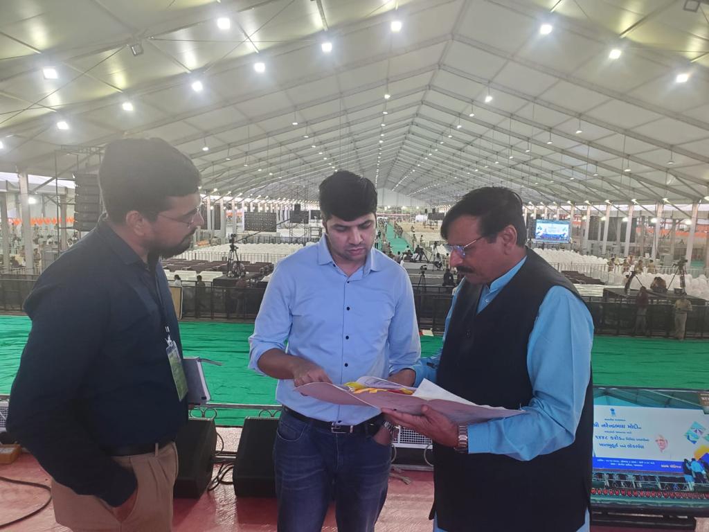 brijeshmerja1's tweet photo. આજરોજ જામનગર ખાતે આવતીકાલના આદરણીય પ્રધાનમંત્રીશ્રી  @narendramodi જીના કાર્યક્રમ અન્વયે સ્થળ પર જાત નિરીક્ષણ કર્યું હતું. આ પ્રસંગે ઉપસ્થિત અધિકારીઓ સાથે કાર્યક્રમની રૂપરેખા બાબતે ચર્ચા કરી હતી તથા યોગ્ય સૂચનાઓ આપી હતી. https://t.co/kKJivAPsvA