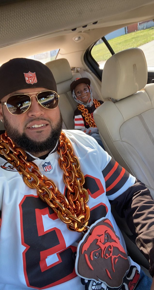 dpfistsoffury's tweet photo. Gonna be his first Dawg Pound experience but he doesn’t know it yet @Browns #dawgpound #believeland #clevelandbrowns https://t.co/hvijWYAdYk
