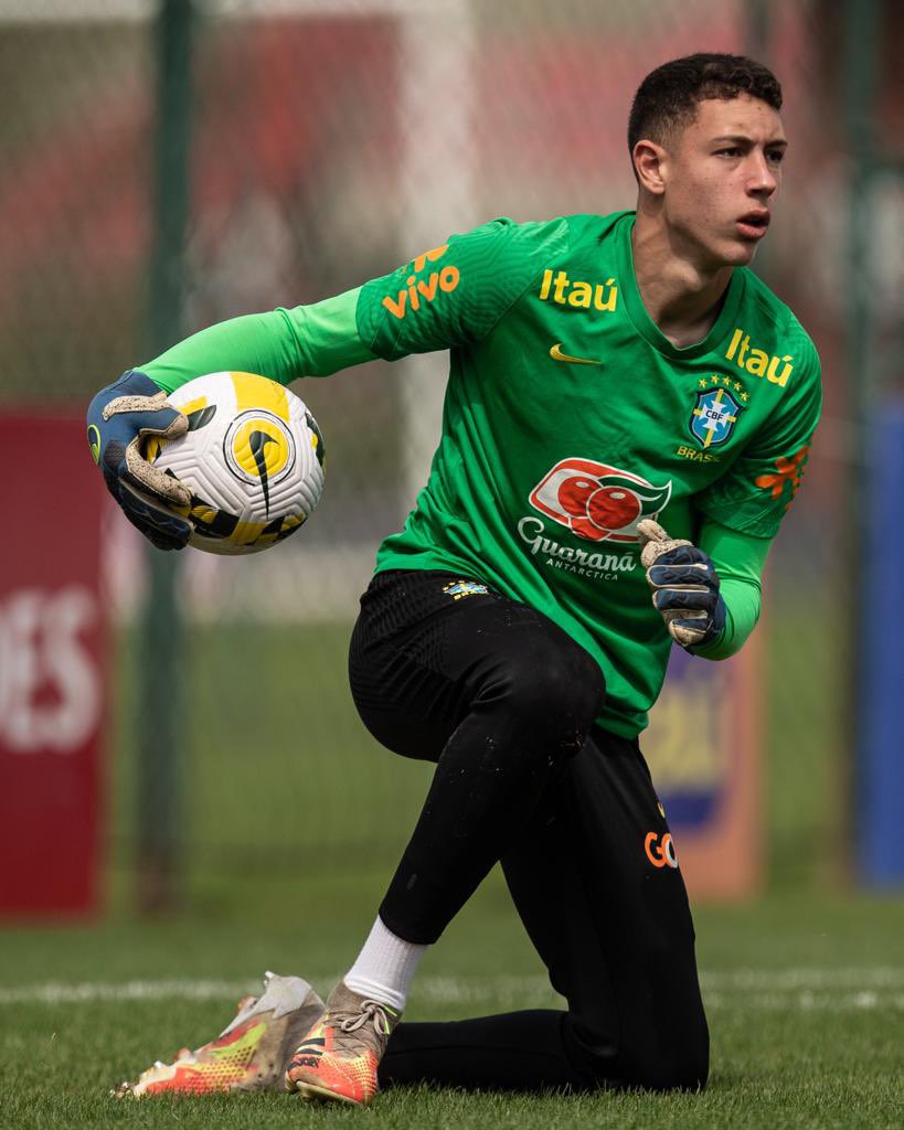 Muito feliz por você Luciano, que Deus te abençoe meu garoto. Atleta da Escola SPORTING / Florianópolis foi chamado para Seleção Sub 17. 🇧🇷🦁