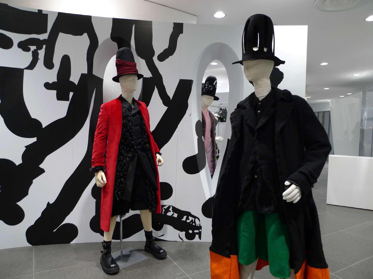 AlisaYoffe's tweet photo. Comme Des Garçons HOMME PLUS A/W 2022 “NOMAD” Installation Aoyama Tokyo designed by Rei Kawakubo artwork by Alisa Yoffe https://t.co/euvGugbTff