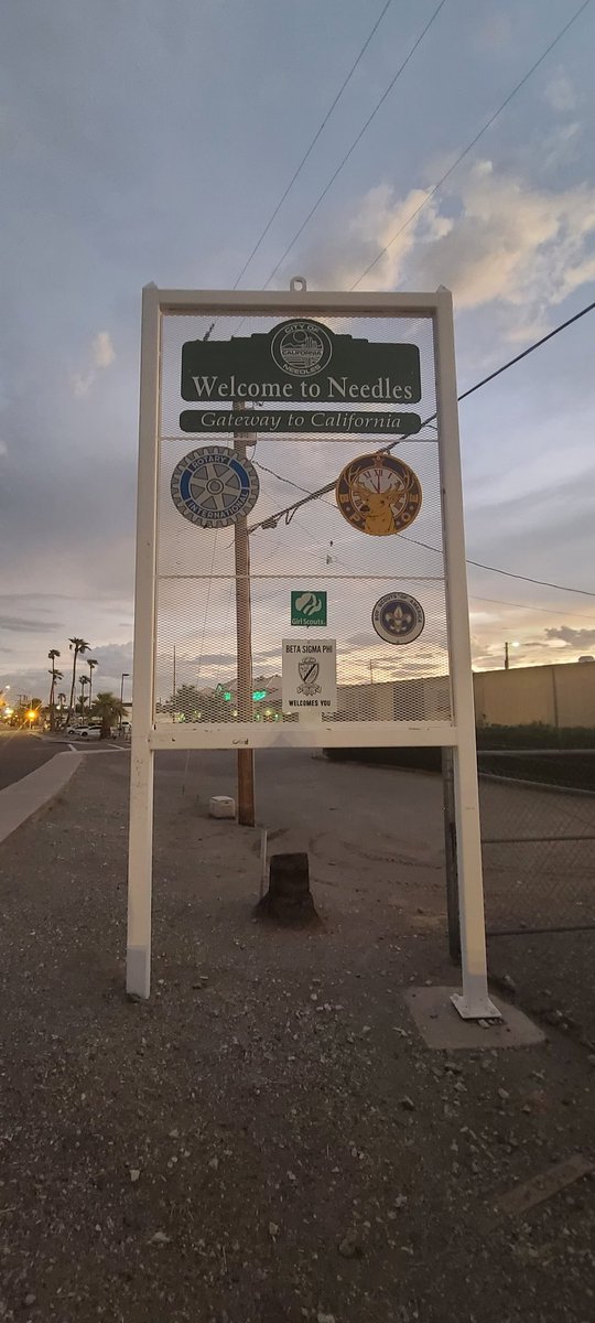 SubwaySean1's tweet photo. Day 161 saw us leave Laughlin, NV walk back into Arizona head down south on 95 and finally cross the border into the final state on this journey California!!! We made a 29 mile push to get to Needles, CA before settling in a hotel for the night #ThanksSubway https://t.co/M4IlXbg8Il