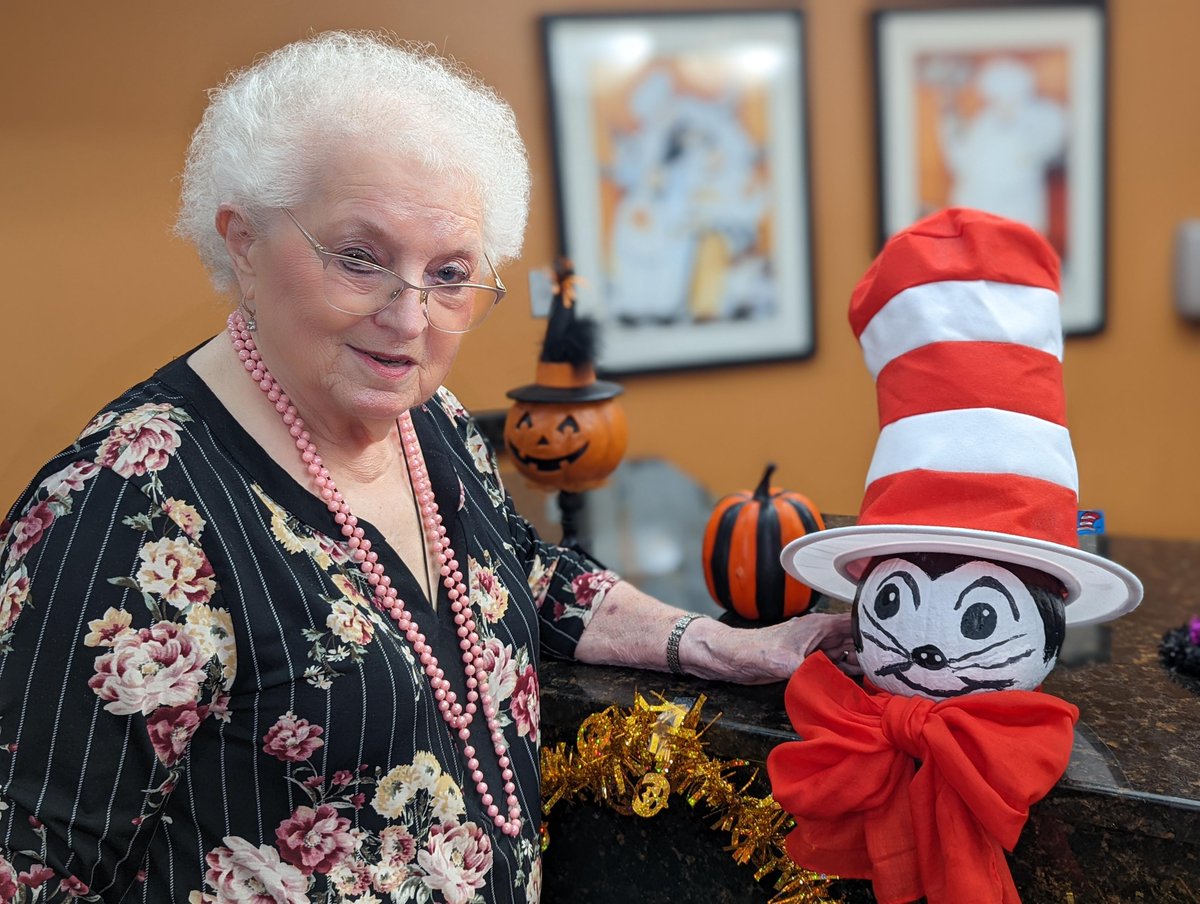 WillowsSpring's tweet photo. The Willows at Springhurst has many talented residents that love painting! Jan did a phenomenal job turning her pumpkin into the Cat in the Hat! https://t.co/cr8tYQUiPd