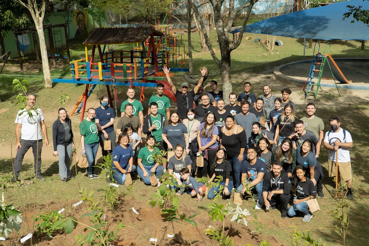 salesforcejobs's tweet photo. To Beatriz Santos, Solution Consultant and President of #Earthforce Brazil, an ERG dedicated to environmental responsibility, giving back is rewarding 💙🌎 
Learn more about how she helps customers achieve success and saves the planet: https://t.co/4KJrGCoO75 https://t.co/nk0DomKAs8