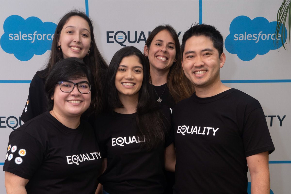 salesforcejobs's tweet photo. To Beatriz Santos, Solution Consultant and President of #Earthforce Brazil, an ERG dedicated to environmental responsibility, giving back is rewarding 💙🌎 
Learn more about how she helps customers achieve success and saves the planet: https://t.co/4KJrGCoO75 https://t.co/nk0DomKAs8