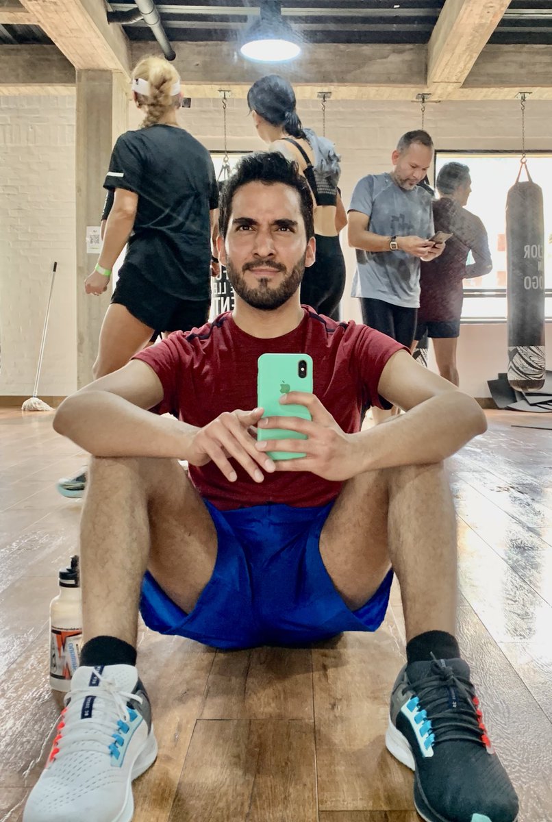 juansemo's tweet photo. Hoy me disfracé de este emoji 🏃🏾♂️
#ProyectoWeRun #Run https://t.co/EzxUg7m1hl