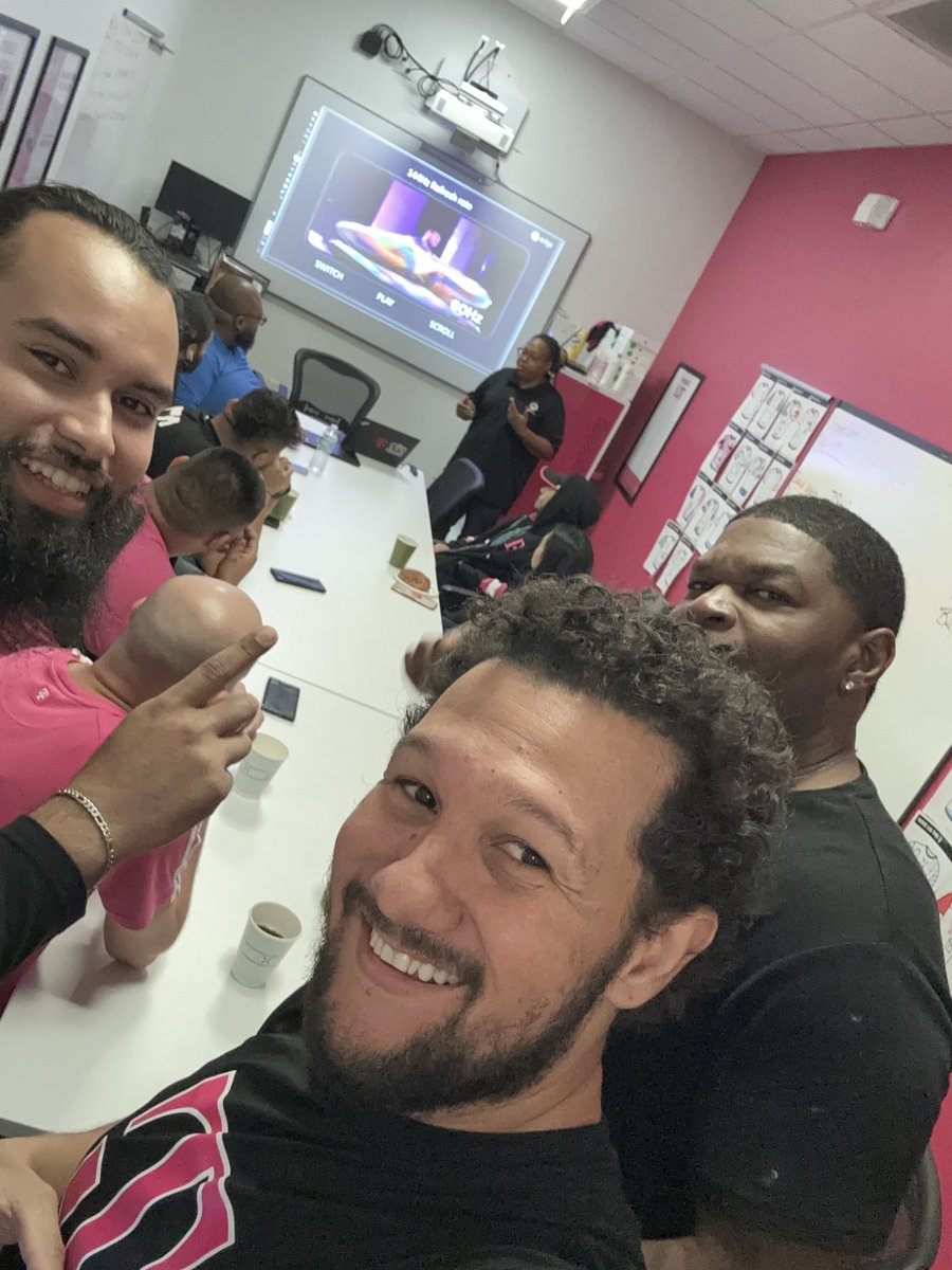 Q-4 Planning with the squad. Love this team! We are ready to shine, while making our customers have the best experience possible.@EddiePryor7 @cjgreentx @DaveMayeux @magentaeli @TMobile