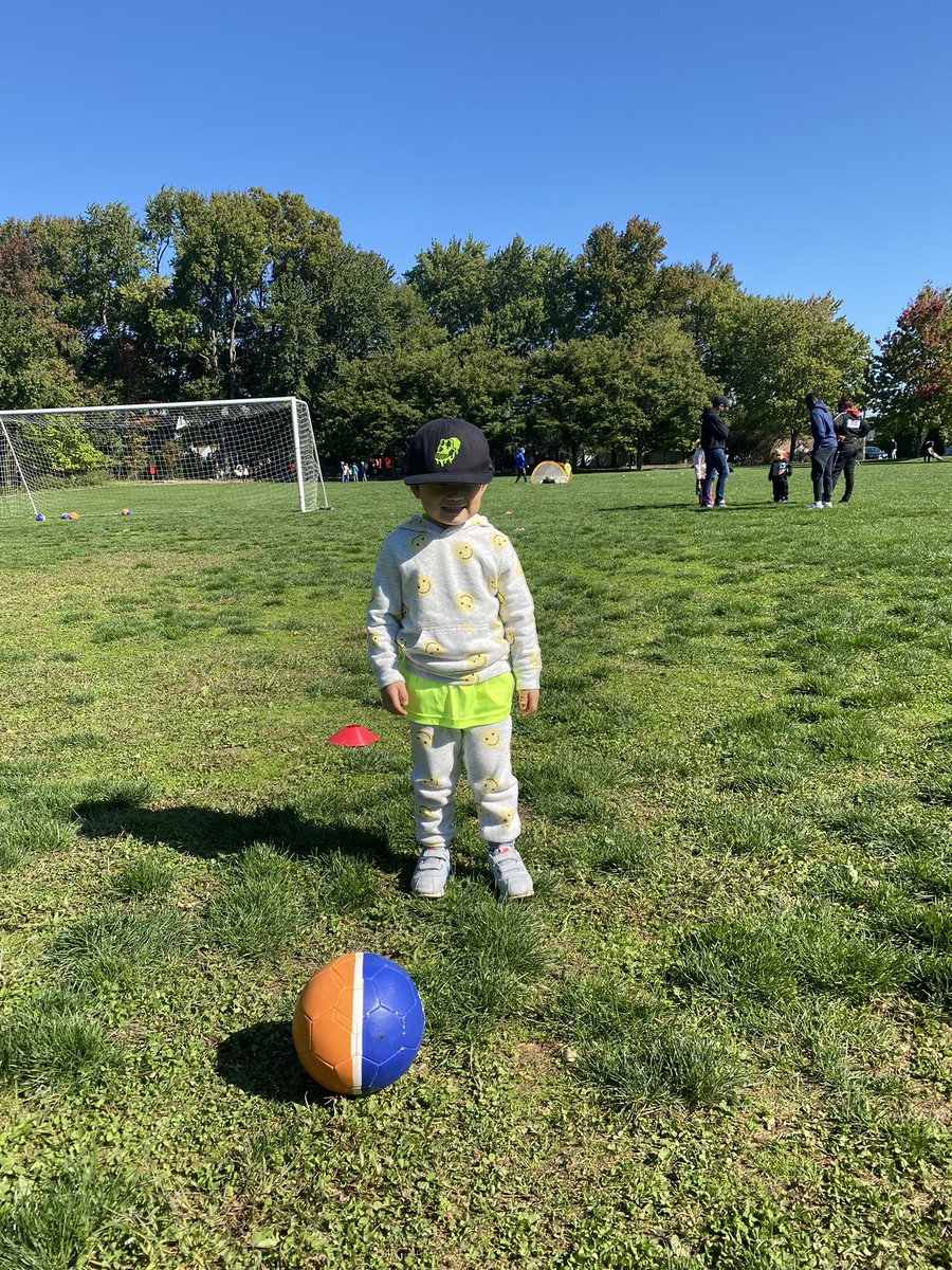 NFThoarder888's tweet photo. GM, my son stole my hat to wear at soccer. Wen kids merch @BoredApeYC? πβ½οΈπ₯
#MAYC #BAYCmerch https://t.co/e2rqH2JYyR
