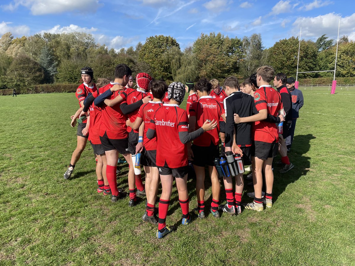 U15 @LWYouthRFC post-match huddle after a hard fought 19-5 win away at Guildford RFC in Round 1 of the Surrey Cup. A particularly sweet result after losing here in the final last year to the same opponents. #wemakedragons #rugbypals #lazarus #TREDS
