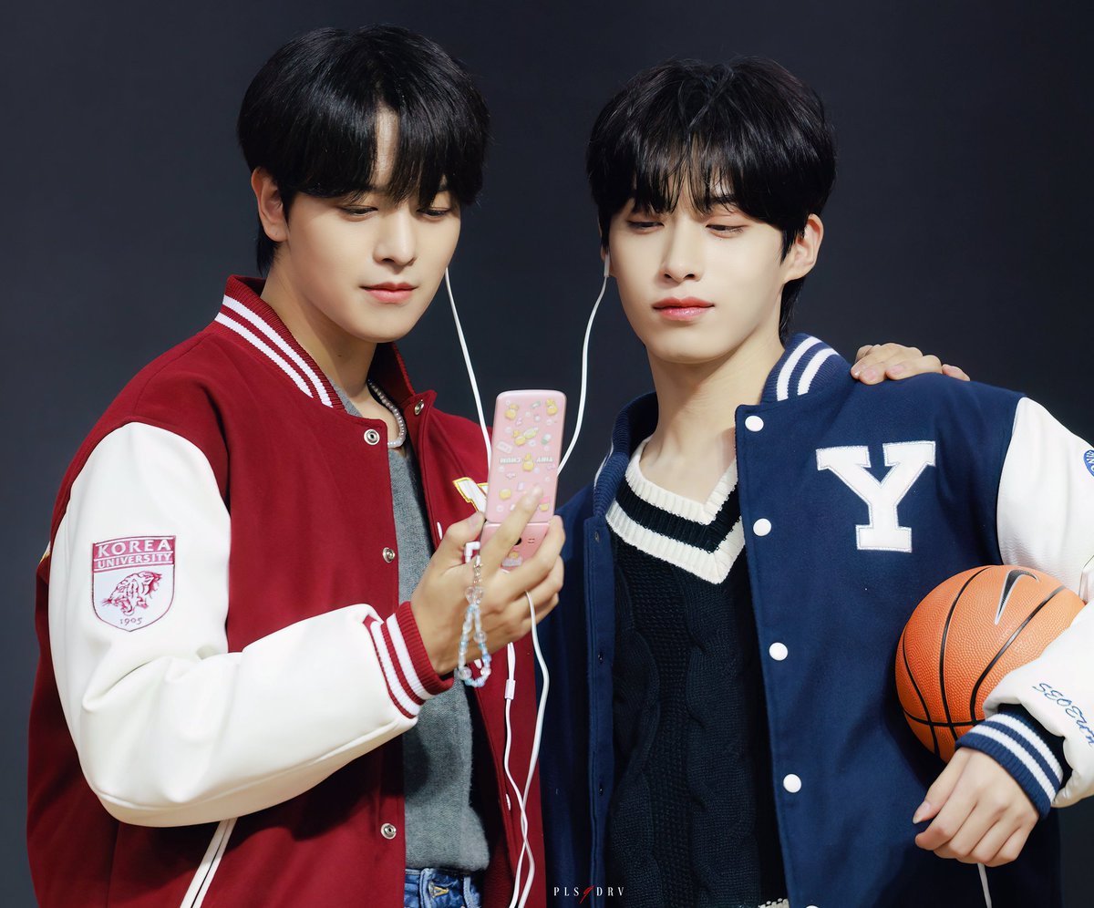 pls9DRV's tweet photo. 📸221007 메이크드림홀🌹🐶

맏막즈🐱🐶

#원어스 #ONEUS #ワンアス #ワナス
#RAVN #레이븐 #영조 #김영조 
#レイブン #ヨンジョ
#XION  #시온 #손동주 #동주
#シオン #ドンジュ https://t.co/fDhzrnOJWz