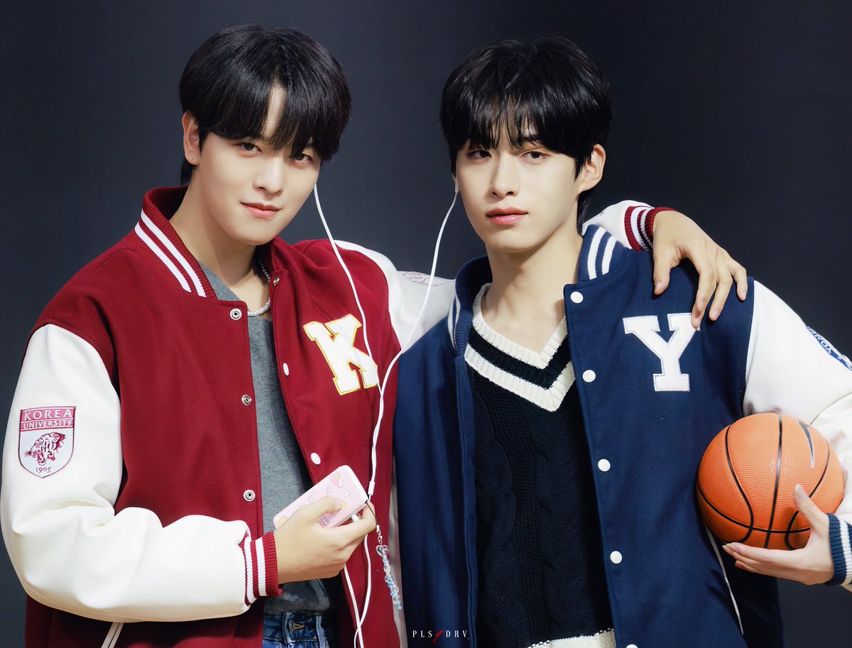 pls9DRV's tweet photo. 📸221007 메이크드림홀🌹🐶

맏막즈🐱🐶

#원어스 #ONEUS #ワンアス #ワナス
#RAVN #레이븐 #영조 #김영조 
#レイブン #ヨンジョ
#XION  #시온 #손동주 #동주
#シオン #ドンジュ https://t.co/fDhzrnOJWz