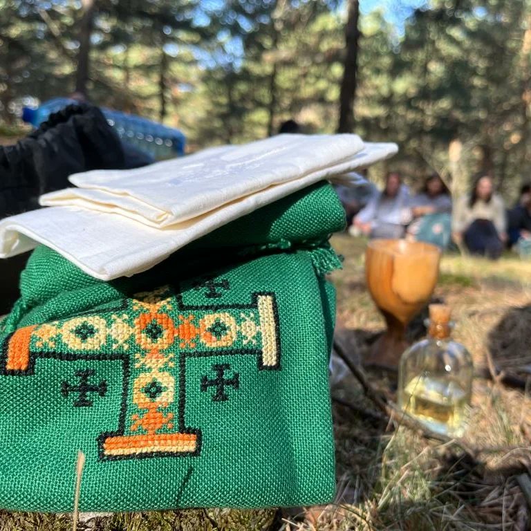 JaimeTatay's tweet photo. Arranca el grupo de montaña @ComillasPastor, magnífica ruta de 6h por Guadarrama, con eucaristía de campaña y comida incluidas. https://t.co/5GI4su3tRq