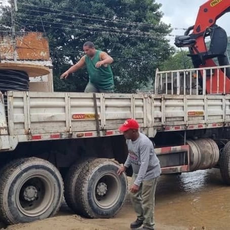 neyckerbarreto's tweet photo. 📣Ejecutan el despeje de sedimento, para despejar las vías de acceso, búsqueda, rescate, y el análisis de toda la zona, gobierno nacional y regional activado para dar respuesta inmediata. 

@NicolasMaduro
@Soykarinacarpio 
@GobiernoAragua_
@Zoedanaraguapc

#Aragua 
#Tejerías https://t.co/uUp4fm14Ti