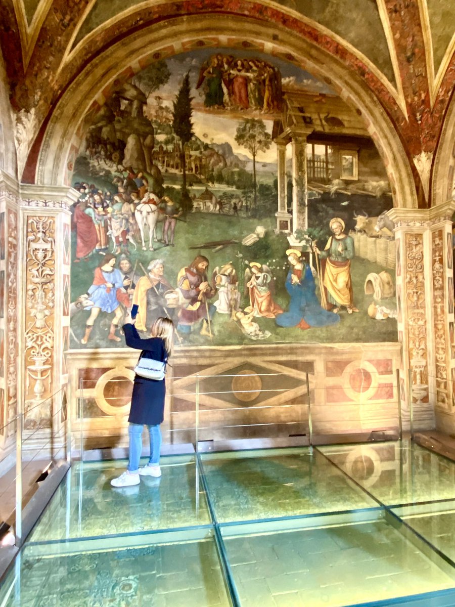 IsaGrassano's tweet photo. Prove pratiche per le prossime Infiorate di Spello.
I petali dai diversi colori da accostare.
La bellezza dell’arte nella Chiesa di Santa Maria Maggiore con il Pintoricchio e il Perugino.
#umbria #spello #infiorata #presstour #pintoricchio #arte #perugino https://t.co/8R2sXzUfAf