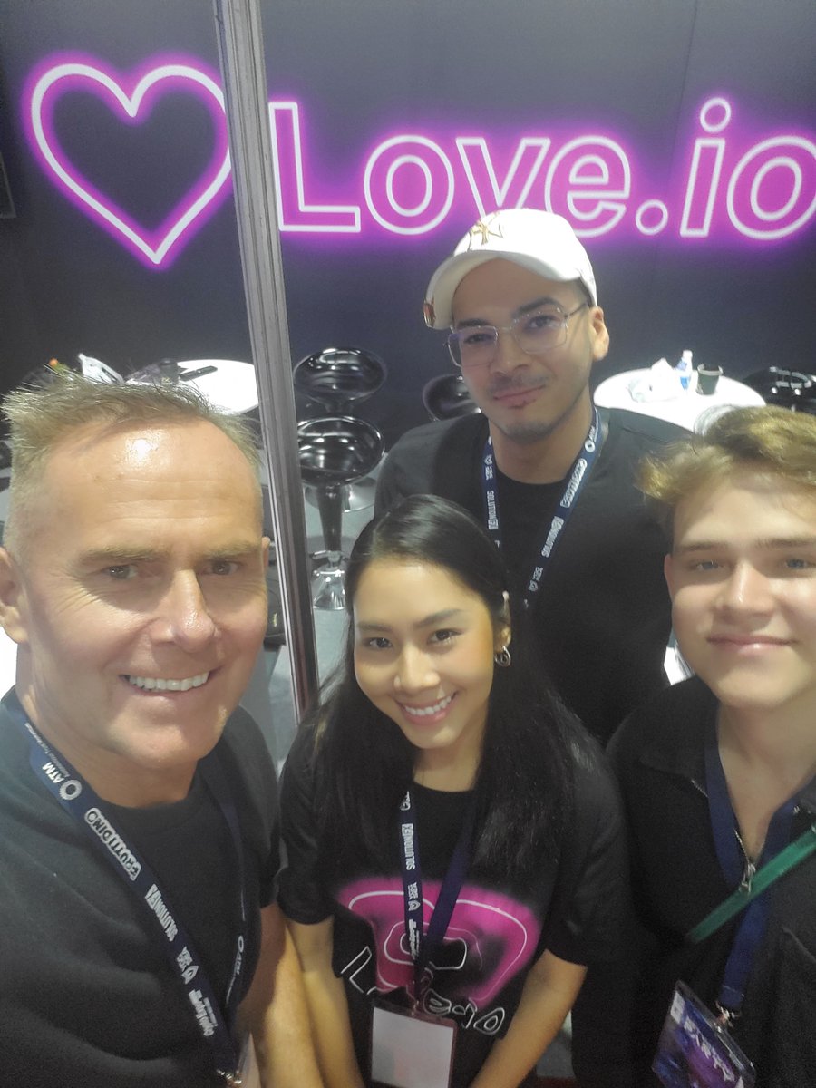 LovePulseChain's tweet photo. Thailand Crypto Expo @tce_2022  has been fantastic. Thank you team🙏Talking so much https://t.co/PGWi6LJkFh and #PulseChain our voices start giving up😂. Let's goo 🚀#HEX @coreycosta123 @ceoMandingoswap @TheSimonBurnett @sammyChica @MatiAllin @Earbuds_music @christytodd71 #ETH https://t.co/MSSTxjbJN5