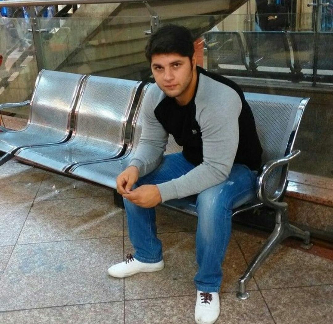 Another devastating loss. Security forces in Iran fatally shot #DariushAlizadeh for honking in his car in support of protestors in Sanandaj (Kurdistan province). His mother’s message “Don’t offer condolences. Continue the uprising.” 
#Mahsa_Amini #مهسا_امینی #IranRevolution