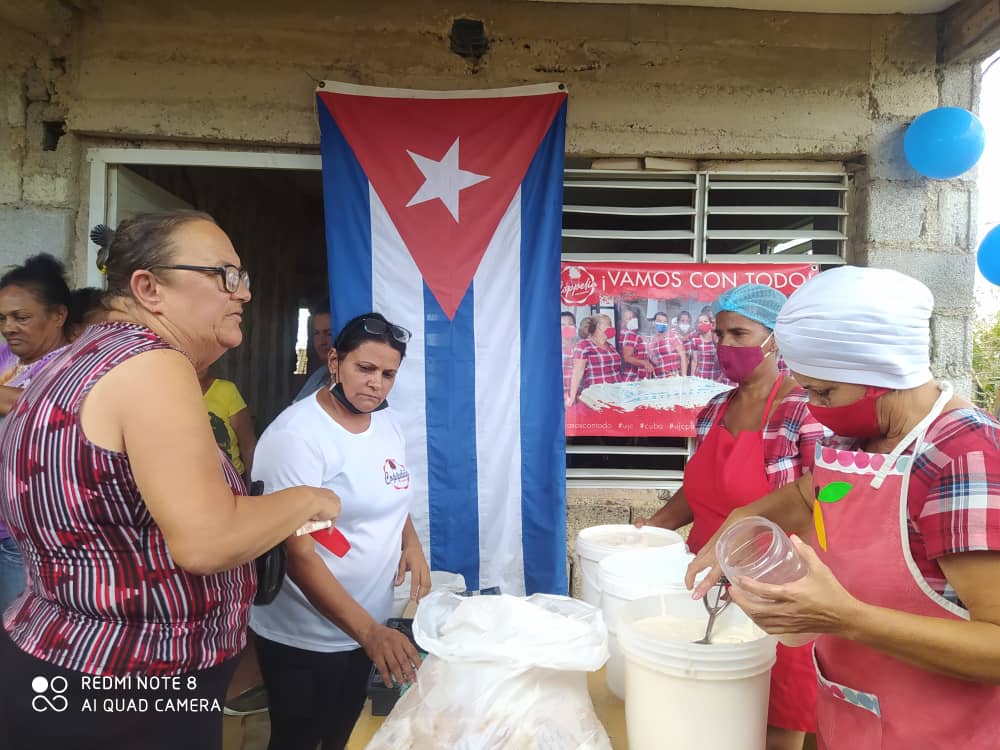 YessyLazo15's tweet photo. La gastronomía pinareña acercando los servicios a sus comunidades. Poblado de Cuba Nueva #PinardelRío #gecom @gecom_pr @OteroPupo @BetsyDazVelzqu2 https://t.co/zK0wCaItDT