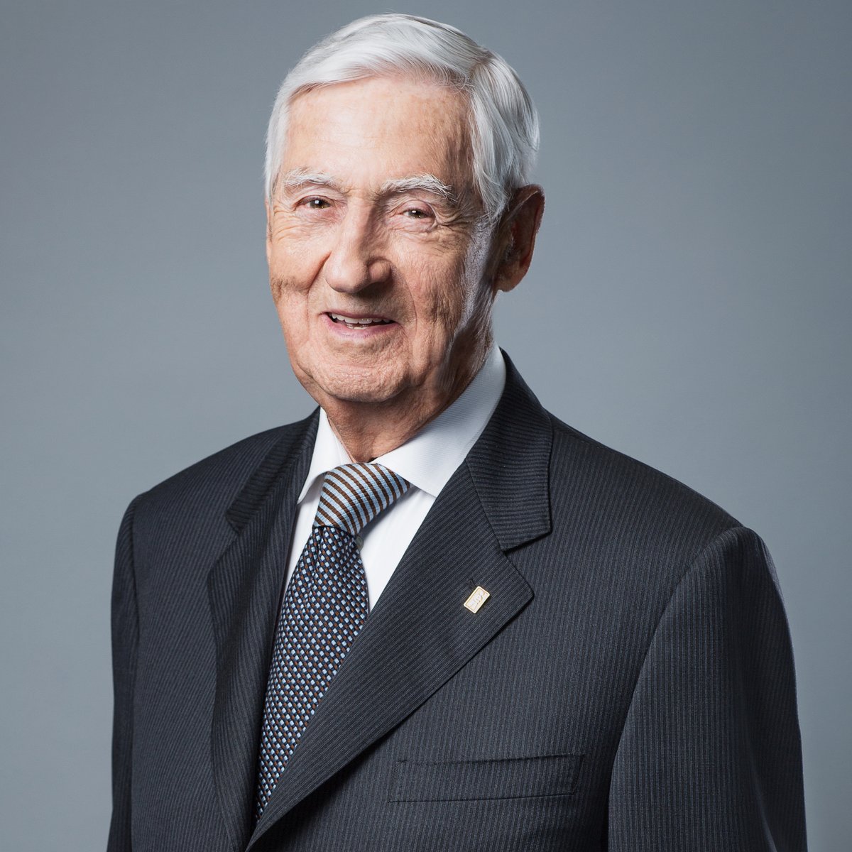 Tout_petits's tweet photo. C’est avec tristesse que notre équipe a appris hier le décès de Monsieur André Chagnon. Au nom de tous les tout-petits du Québec, merci du fond du cœur, pour avoir contribué à faire du Québec un endroit où toujours plus d’enfants peuvent développer leur plein potentiel. https://t.co/Kjp1pj9bNV