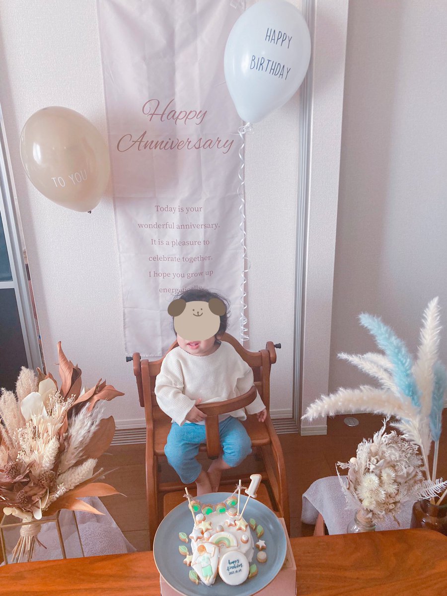 dcm___tl's tweet photo. 息子が1歳になりましたー🥹💖
不安で不安で心配しかなかった新生児期、夜間授乳がつらすぎてTwitterに助けられた日々、表情の変化が出てきてようやく育児の楽しさを知った日、初めて寝返りしたりお座りできたり立ったりで喜んだ日、毎日一喜一憂したけど息子が産まれてきてくれて良かった😭💖 https://t.co/lY062XfSac