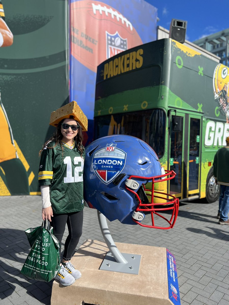 cdelgado10's tweet image. The excitement is growing outside the stadium!!!! Loving what they did to the stadium to make us feel the full gameday experience!! @cheeseheadtv #CarryTheG #GoPackGo